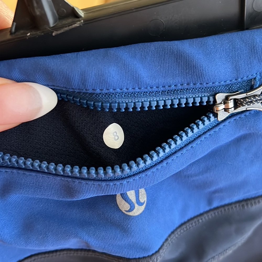 Lululemon crop track leggings pants size 8 - Picture 8 of 9